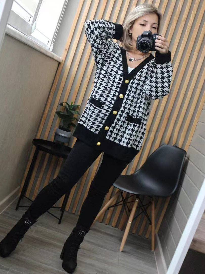 Sheer Trend - Urban Long Sleeves Checkered V-Neck Cardigan Tops: BLACK / L