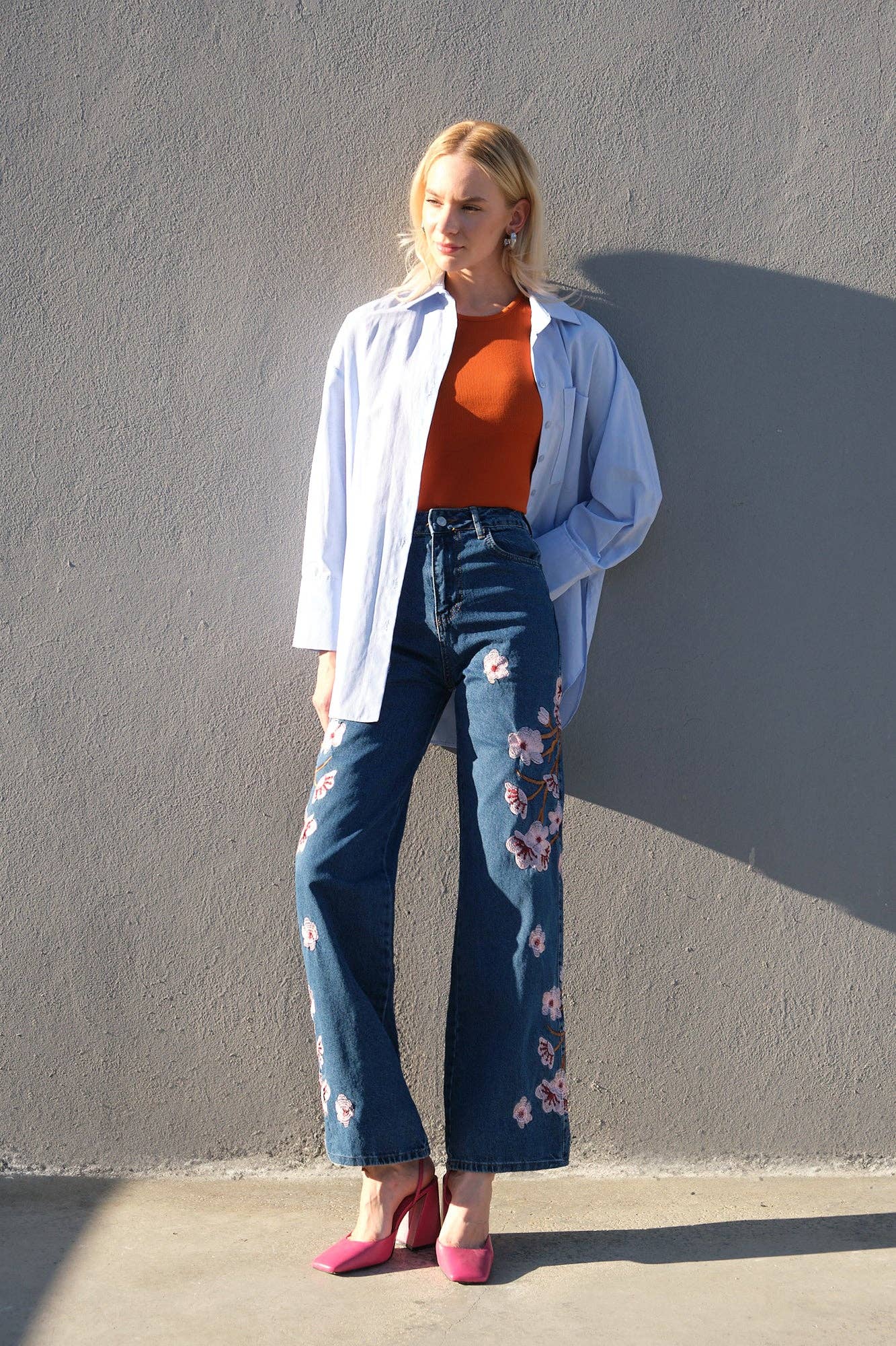 Touché Privé - CHERRY BLOSSOM EMBROIDERED DENIM JEANS - HIGH WAIST