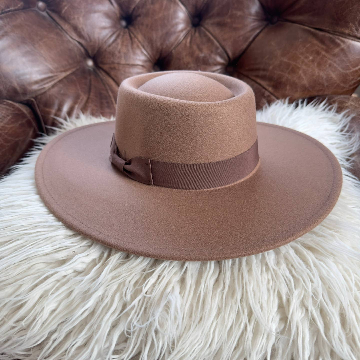 Bella Betty - Best seller !! Structured boater with wide brim  Grosgrain: IVORY / ONE SIZE
