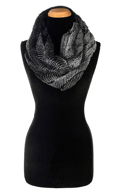 Infinity Scarf: Faux Fur 100% Polyester / Infinity Scarf / Carpathian Lynx