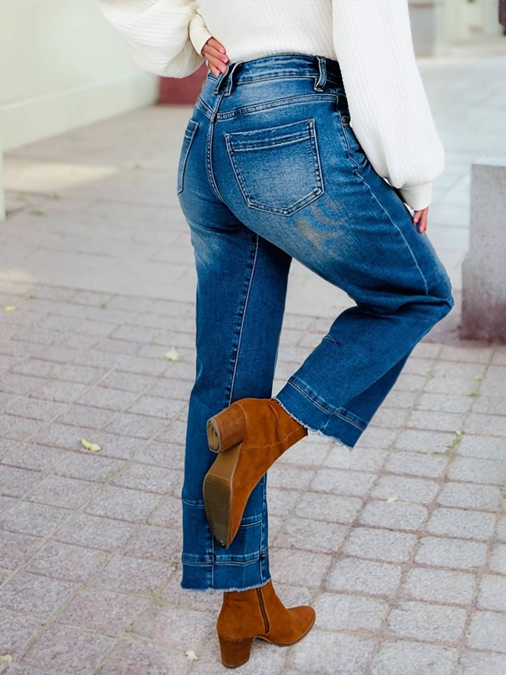 1 the Woman - Solid Chic Seam Detail Raw Hem Barrel Jeans: Sky Blue / 10
