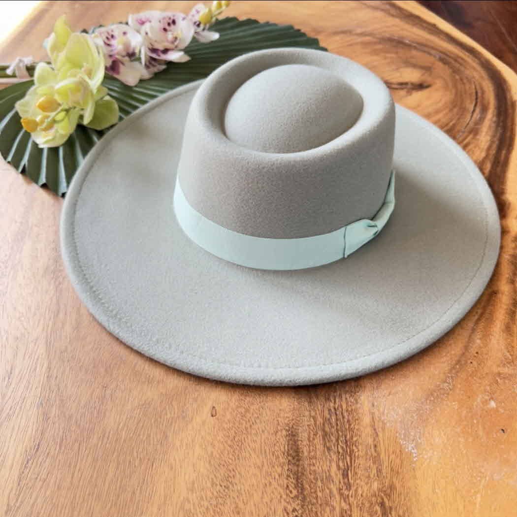 Bella Betty - Best seller !! Structured boater with wide brim  Grosgrain: IVORY / ONE SIZE