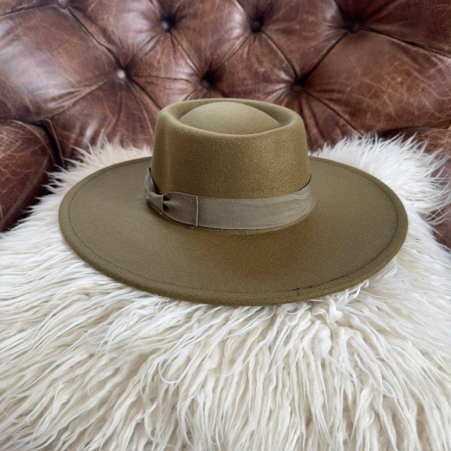 Bella Betty - Best seller !! Structured boater with wide brim  Grosgrain: IVORY / ONE SIZE
