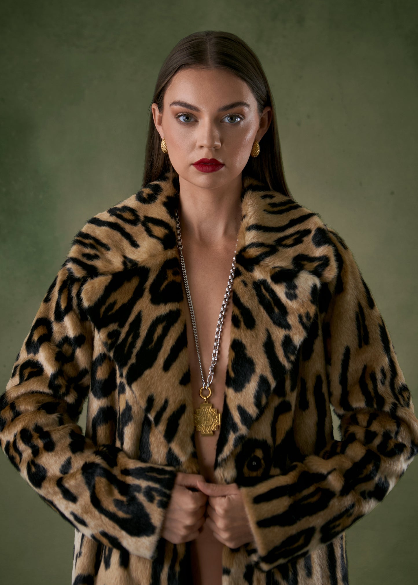 GINA CARMEN ADELE 340-50 MEDALLION NECKLACE