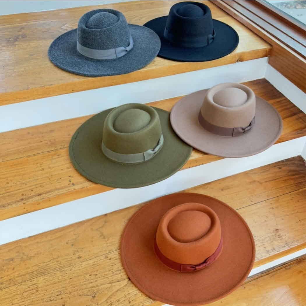Bella Betty - Best seller !! Structured boater with wide brim  Grosgrain: IVORY / ONE SIZE