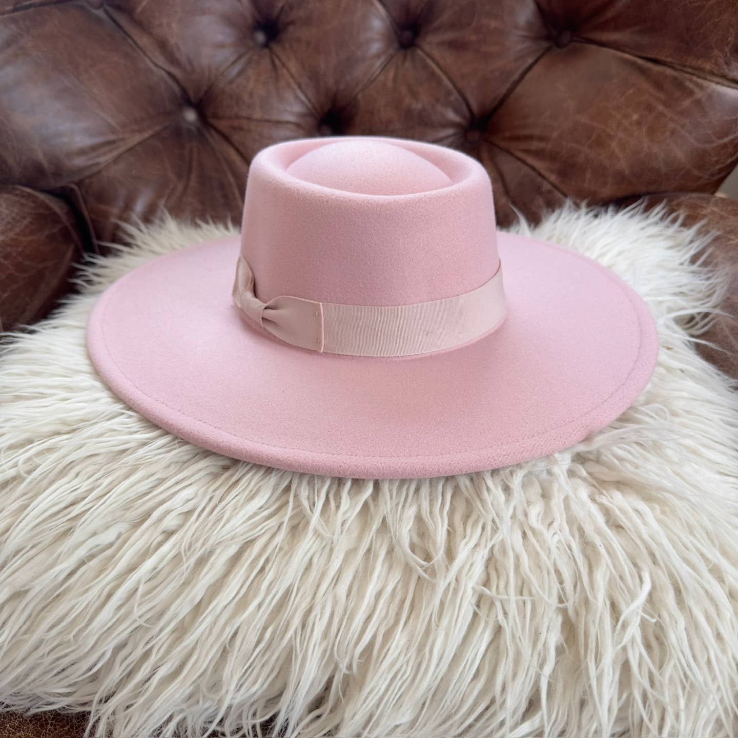 Bella Betty - Best seller !! Structured boater with wide brim  Grosgrain: IVORY / ONE SIZE