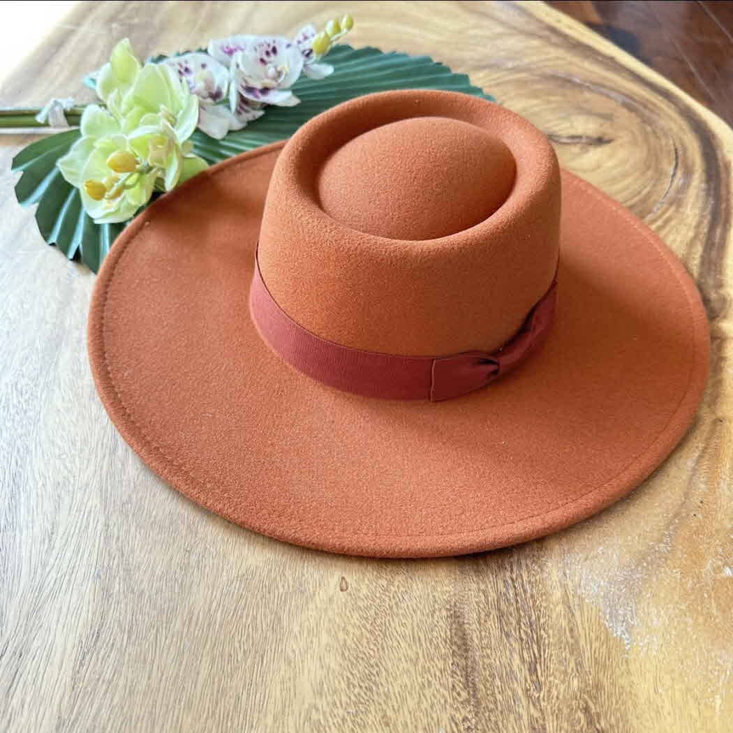 Bella Betty - Best seller !! Structured boater with wide brim  Grosgrain: IVORY / ONE SIZE