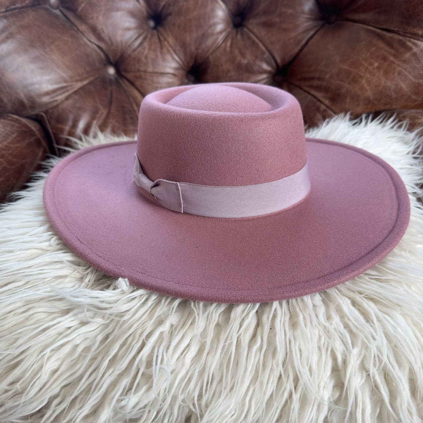 Bella Betty - Best seller !! Structured boater with wide brim  Grosgrain: IVORY / ONE SIZE